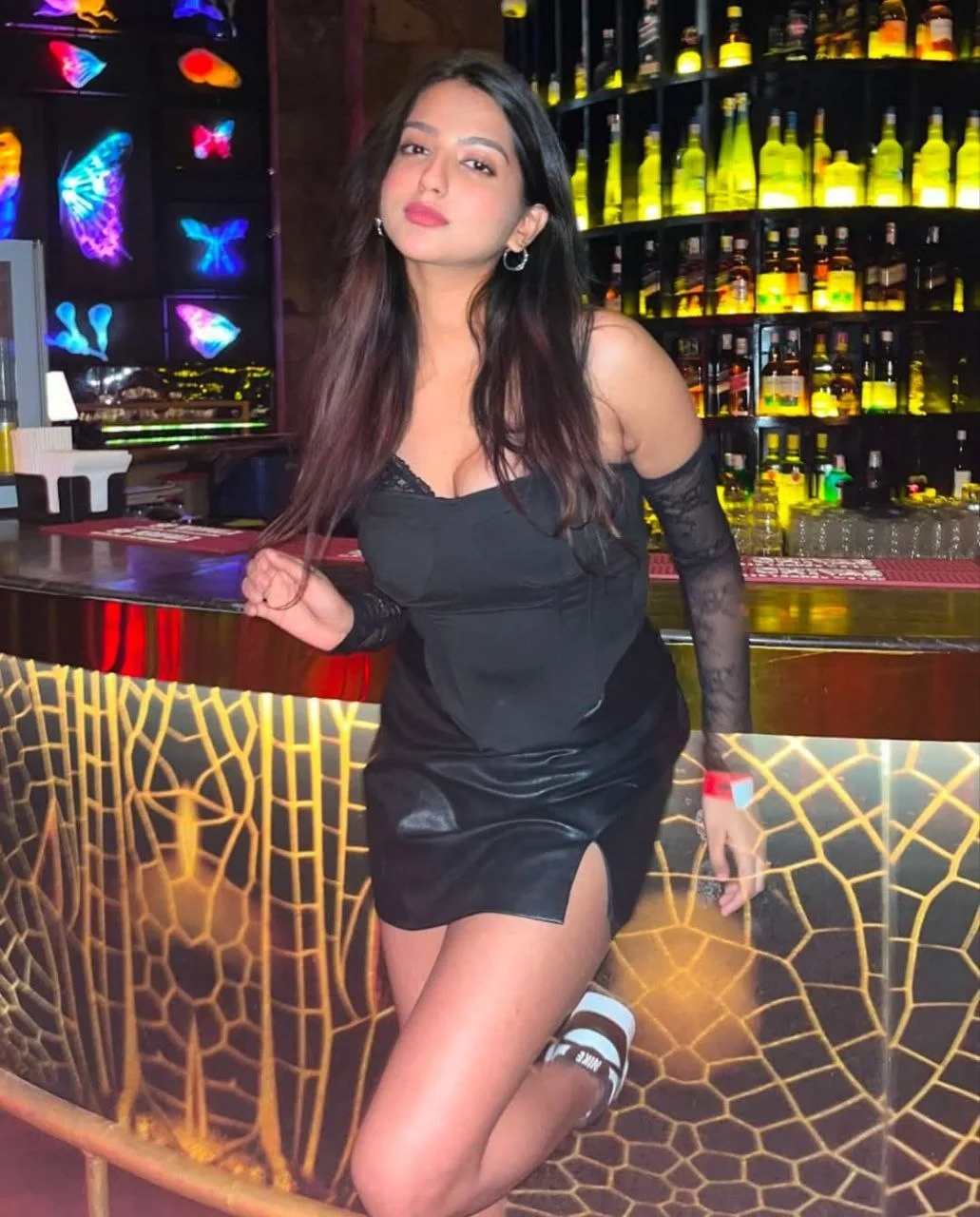 Call Girl in Bangalore | Saree Look | Independent And Private Companionship - Gallery Image 1